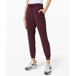 Lululemon Women's On the Fly Jogger *Woven Cassis Pants Size 8